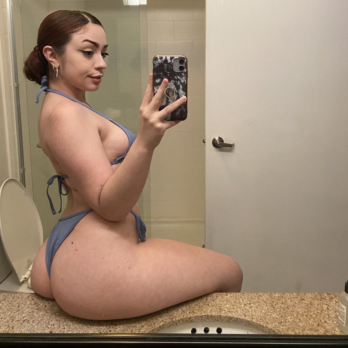 on / off http://Onlyfans.com/bayleks.