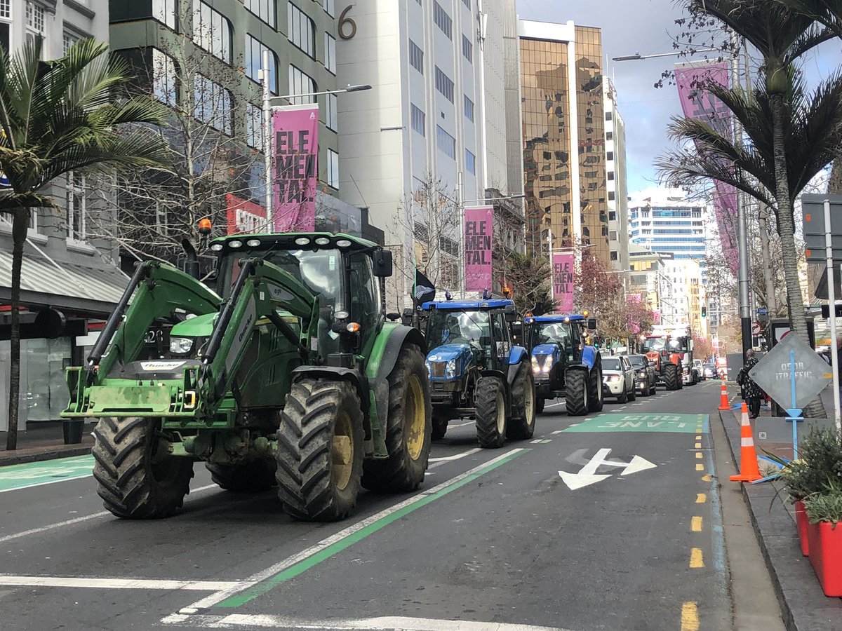 emvanvelthooven's tweet photo. Central Auckland right now #FarmersProtest @1NewsNZ https://t.co/jLmmi9gNwx