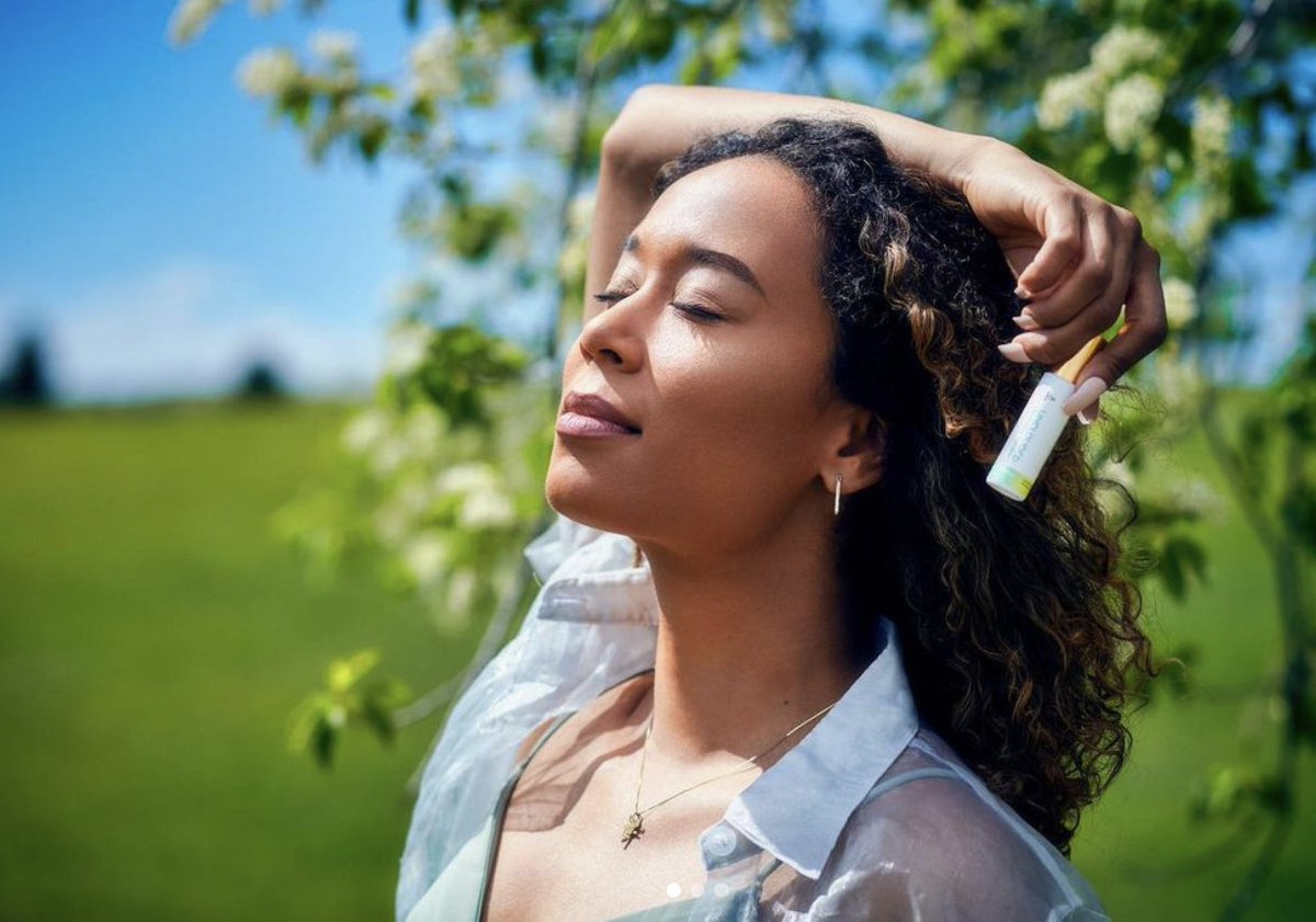 "It smells amazing and melts tension fast! Perfect for when I need a little clearance on the go 🌬" - @hernameisnaz

Ingredients: Full Spectrum CBD Oil, Peppermint, Eucalyptus, Rosemary, Lavender 🤍

Shop The Unclouded CBD Roller in our Topicals section today. 🛒