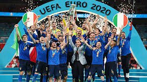 Muchas felicidades a todos los miembros de la peña @niuc2019 por este gran triunfo. Diego le debe estar disfrutando también. Nos vemos en el match de Nápoles. 🤝 #Euro2020Final #Eurocopa2021 #ItaliaCampionedEuropa