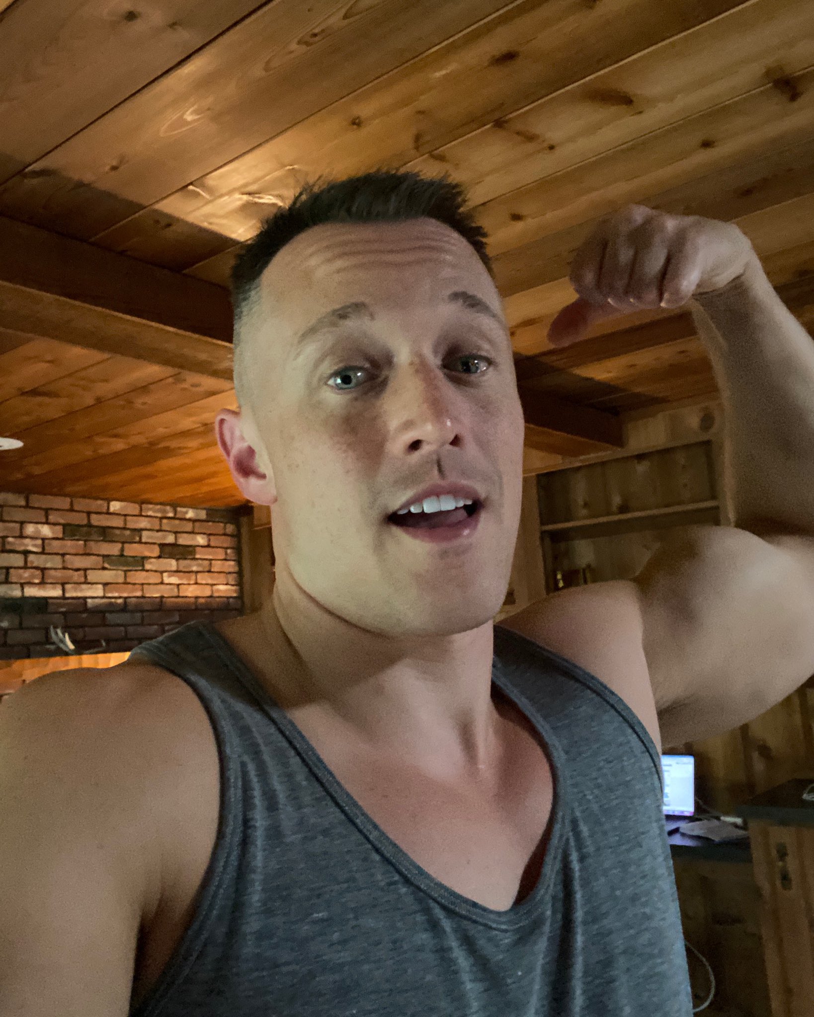 TW Pornstars - Davey Wavey 🏳️‍🌈. Twitter. First selfie at my new place in Rhode Island!. 11:26