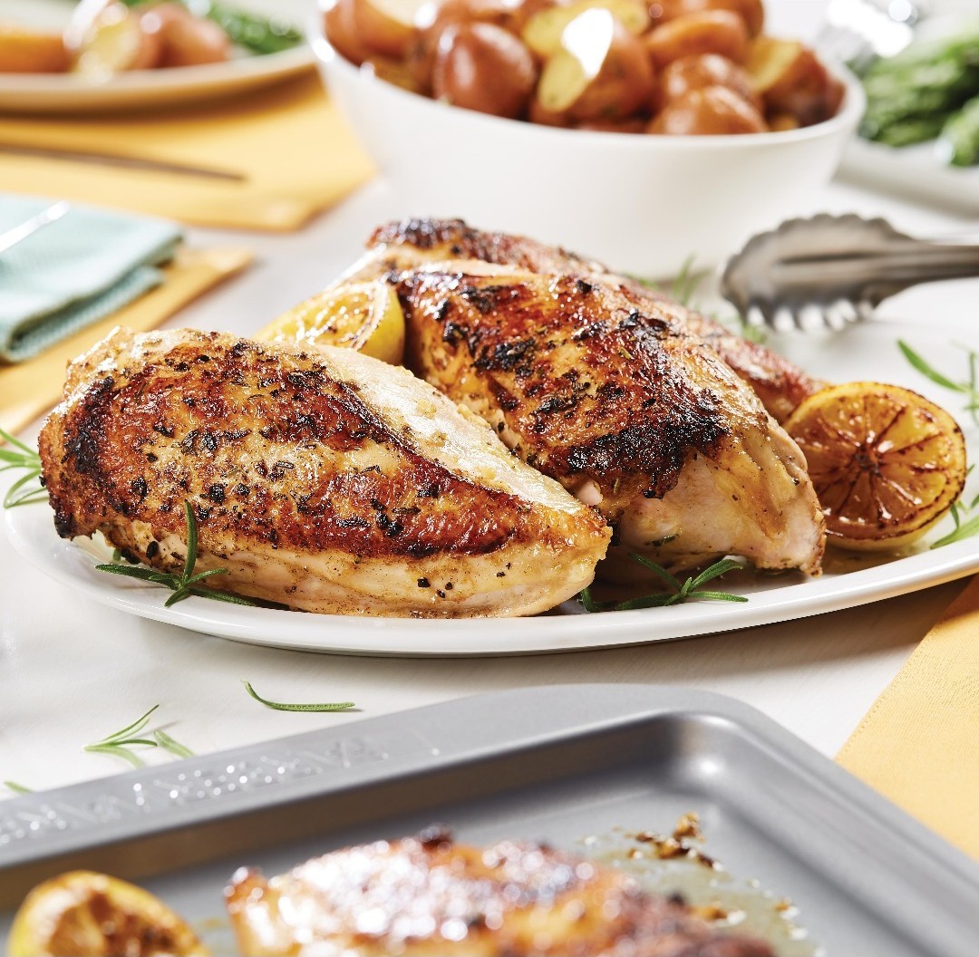 A delicious sheet-pan recipe with double-duty capabilities. 😋 Treat the fam to delicious Lemon Rosemary Chicken Breasts for dinner tonight, and chicken breast stuffed pita pockets for lunch tomorrow. 

Grab the recipe: bit.ly/3yw4K59