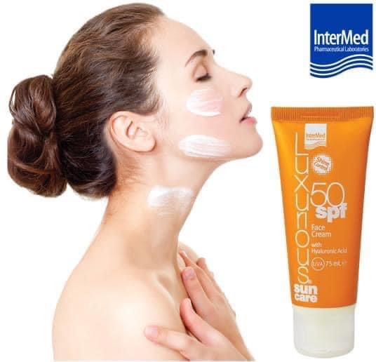 PharmcareGr's tweet photo. ● Luxurious Sun Care Face Cream 
+με υαλουρονικό οξύ
Το Luxurious Sun Care Face Cream προστατεύει από τις ελεύθερες ρίζες, ενυδατώνει σε βάθος και προάγει τη φυσική αναπλαστική ικανότητα του δέρματος. Μεταξένια σύνθεση που δε λευκαίνει.
https://t.co/uivJZUxSU2 https://t.co/kDzoAYcQ82