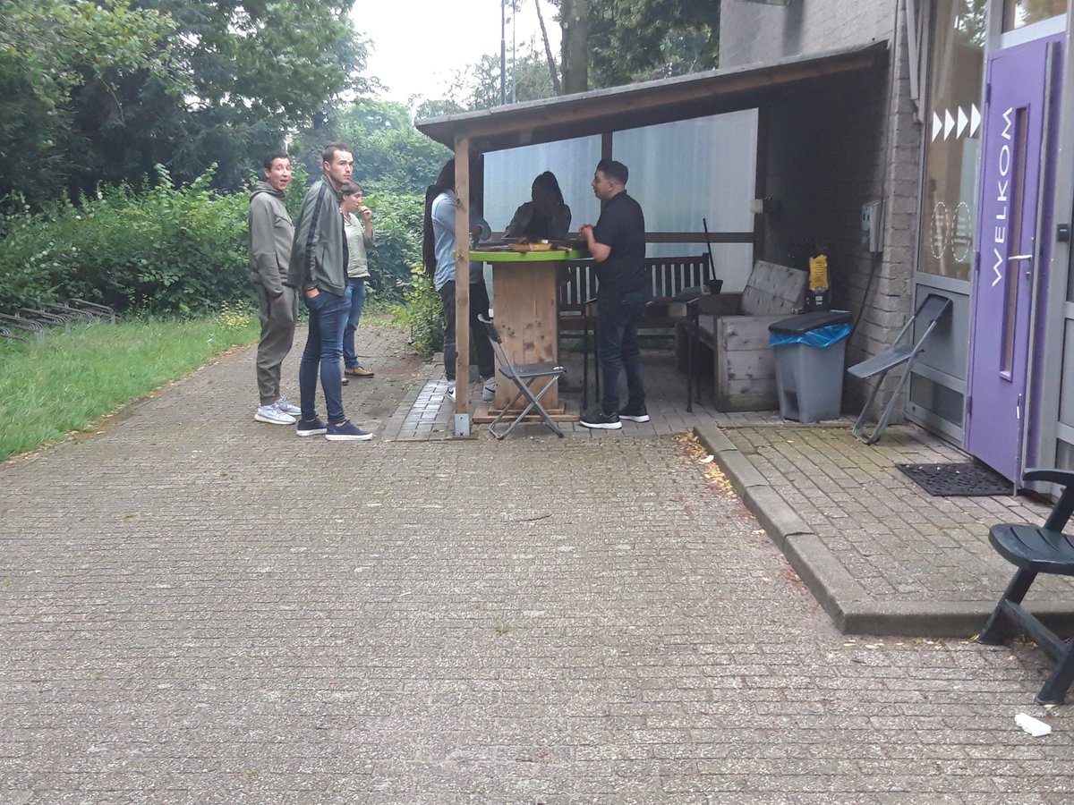 MYahia2017's tweet photo. Brainstormsessie met jongerenwerkers Helmond om tot een aanbod te komen voor de Helmondse jeugd tijdens zomervakantie 2021. 

#bjbrabant , #levgroep #GemeenteHelmond https://t.co/wKzG99XYw4