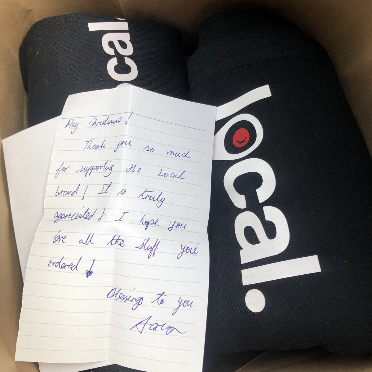 C_Anuskha's tweet photo. Thankssss for being super accommodating @AaronFingal // @LivinLocalEnt !! Absolutely love it! It’s the cute note for me 🥺 https://t.co/aNcjACu3ry