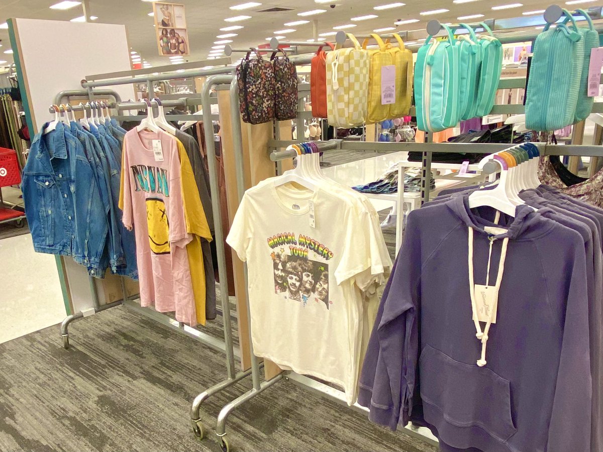 kaylee_vm2149's tweet photo. Our family swim presentation was getting light so we remerchandised it for our back to school shoppers! This graphics and denim shop will be perfect for our guest that goes back to school in the next couple weeks! #targetstyle #visualmerchandising #familygateway 😍🎯 https://t.co/diUmtAuUUt