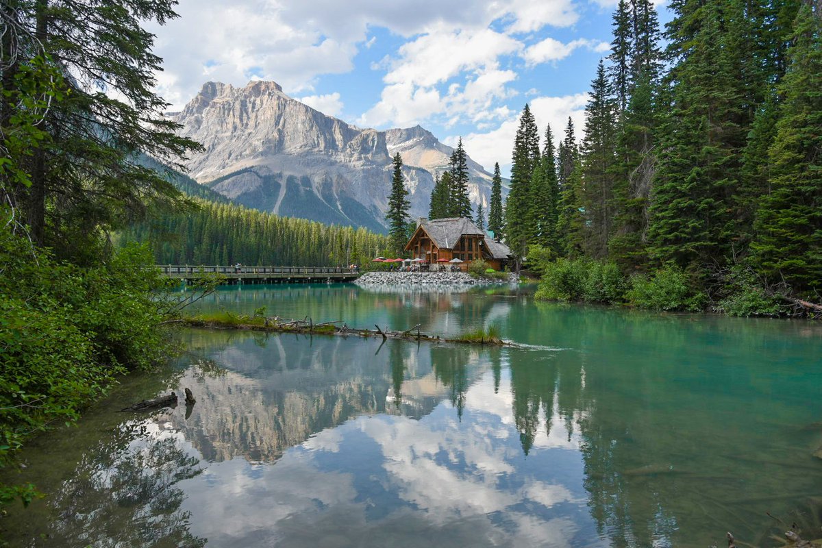 Coffee_Baileys's tweet photo. Another peek from our little road trip with the #BroncoSport that @FordCanada so kindly sent me out with to review. In this set: Emerald Lk, Yoho NP, Moraine Lk, Lake Louise. More to come! #alberta #getaway #ford_partner @pumpkinprco @kmoorephotos @KimTannas https://t.co/ZwWbFg4Jpu