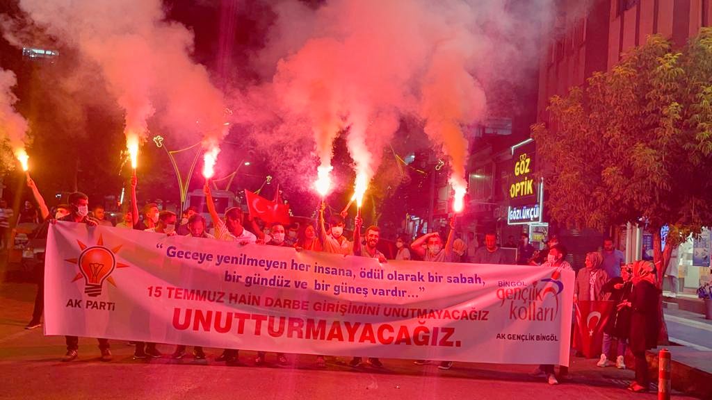 omerkatkay12's tweet photo. Sana dar gelmeyecek makberi kimler kazsın? "GÖMELİM GEL SENİ TARİHE" desem sığmazsın!
Vatanına ve Bayrağına sahip çıkanlara selâm olsun..
15 Temmuz Demokrasi ve Millî Birlik Günü Münasebetiyle Gençlik Kolları teşkilatımız ile Gençlik Yürüyüşümüzü Gerçekleştirdik. 🇹🇷 https://t.co/uH4R5TBMjl