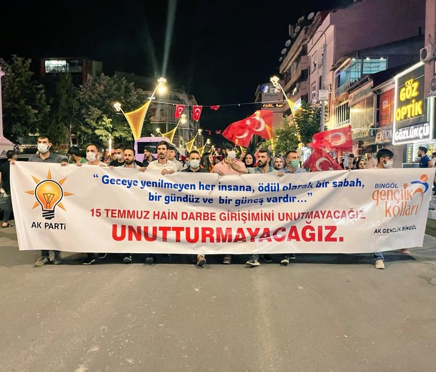 omerkatkay12's tweet photo. Sana dar gelmeyecek makberi kimler kazsın? "GÖMELİM GEL SENİ TARİHE" desem sığmazsın!
Vatanına ve Bayrağına sahip çıkanlara selâm olsun..
15 Temmuz Demokrasi ve Millî Birlik Günü Münasebetiyle Gençlik Kolları teşkilatımız ile Gençlik Yürüyüşümüzü Gerçekleştirdik. 🇹🇷 https://t.co/uH4R5TBMjl