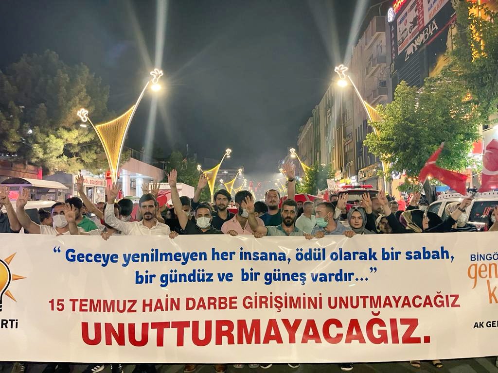 Sana dar gelmeyecek makberi kimler kazsın? "GÖMELİM GEL SENİ TARİHE" desem sığmazsın!
Vatanına ve Bayrağına sahip çıkanlara selâm olsun..
15 Temmuz Demokrasi ve Millî Birlik Günü Münasebetiyle Gençlik Kolları teşkilatımız ile Gençlik Yürüyüşümüzü Gerçekleştirdik. 🇹🇷