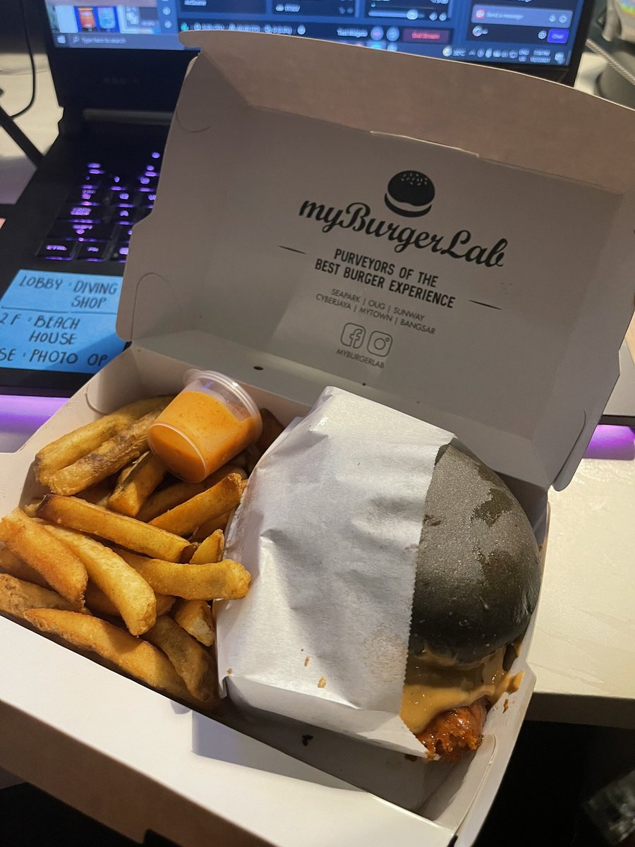 syeramon's tweet image. I tried the “Fat Elvis” from #BurgerLab 
aka. Peanut Butter and Jelly Burger

🧡💜🍔🍟 #recommended