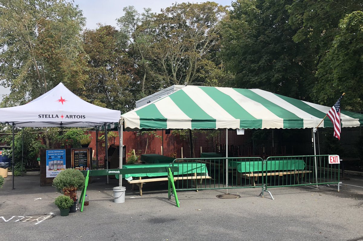 CavanaughsPub's tweet image. Thursday open, serving dinner inside &amp;amp; TO GO’S Till 9:30. TENT OPEN TONIGHT 5-8pm, JC will be waiting tables under the tent, serving dinner &amp;amp; drinks. #bayportbluepoint #quickdraw #underthetent #yummyfood #Wings #Foodies #bbpphanmtoms #heineken #bluepointave