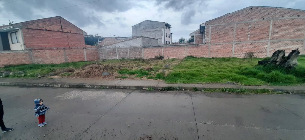 diegonaando's tweet photo. Vendo un terreno en la ciudadela de los médicos Av del migrante sector patamarca info: 0959624970. 0994634512 https://t.co/uoGPYQZ5t9