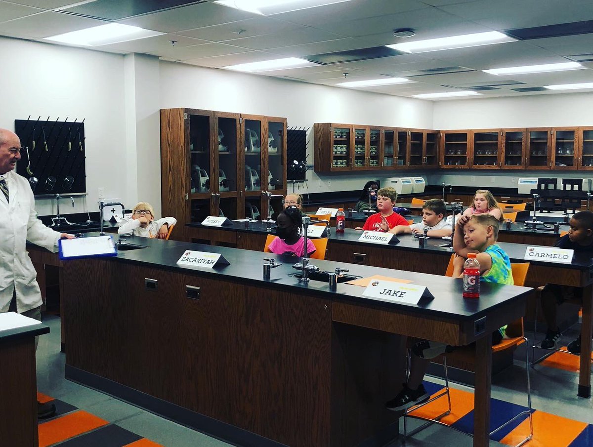 KaraTapp's tweet photo. Day 4- UTM KID COLLEGE #beutmproud https://t.co/oHwPIiRjze