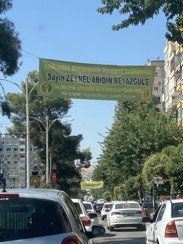 Sayın Başkan, 2 ayı aşkındır bu güzelim şehirde reklamlar Urfanın ana caddelerini süslüyor, bende altına ismimi soy ismimi yazarak size teşekkür adı altında reklamı mı yapabilir miyim !? <a href="/zabeyazgul/">Zeynel Abidin BEYAZGÜL</a>