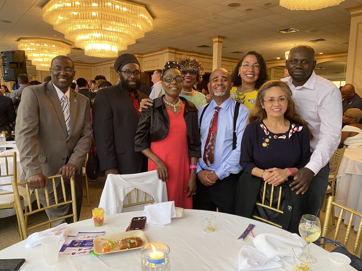 NYSPEF's tweet photo. President Wayne Spence @WayneSpence99 and #PEF leaders with Congresswoman Yvette Clarke @RepYvetteClarke at the Brooklyn County Democrats event last night honoring Brooklyn frontline healthcare workers and the unions that represent them. @SEIU1199NE @nynurses @DistCouncil37 @SEIU https://t.co/ue2NmpHUyc