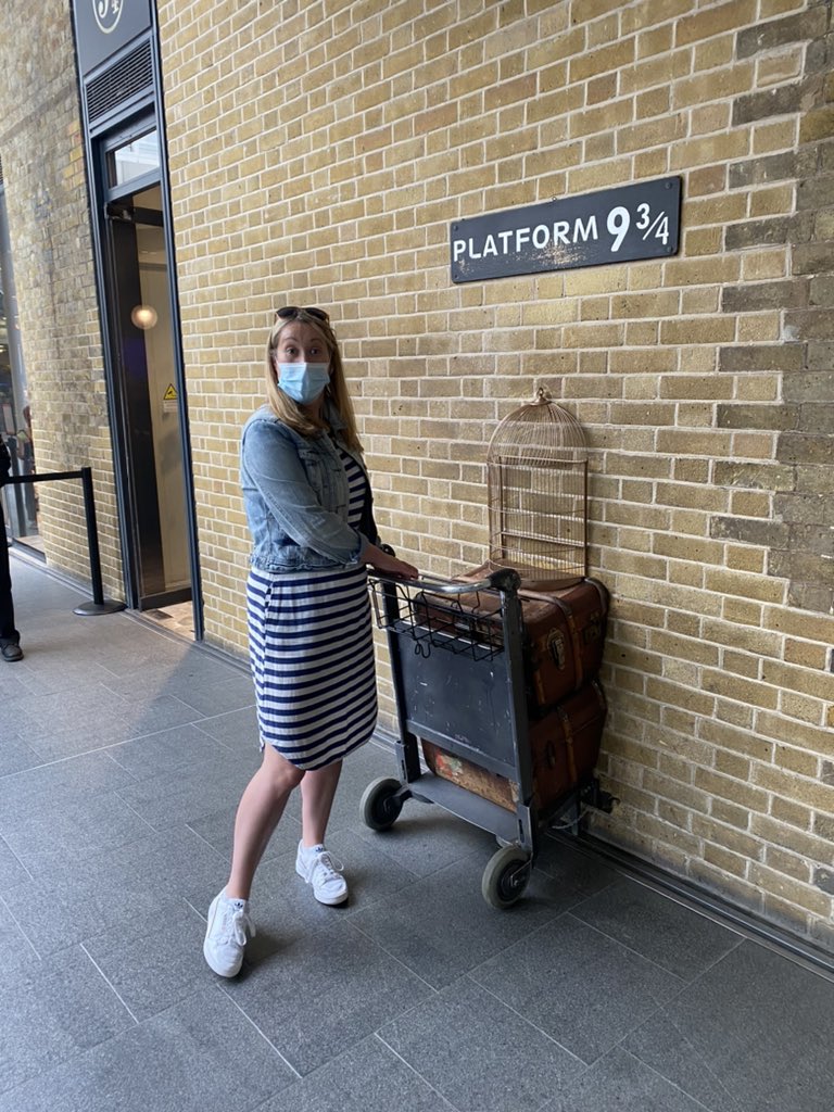 twinklekrb25's tweet photo. Finally some time off to recharge with the pleasure of amazing weather. First stop London (not for the Euros!) for #SIXTheMusical and sightseeing https://t.co/TX2q1lkUBN