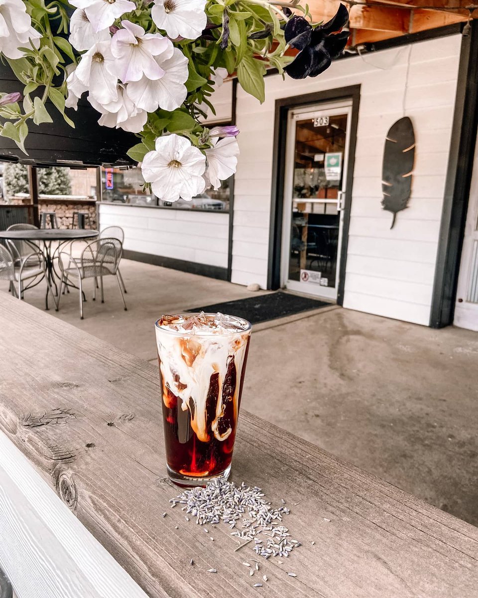 ☕Cold Brew or Espresso? Which one do you prefer?
 
☕ Visit our Coffee and Sweets page on our website to see what we have to offer on your outdoor vacation destination! visitspearfish.com/food-drink/cof…
Photo Courtesy📸: Blackbird Espresso 
-
#discoverblackhills #hifromsd #coffeelife