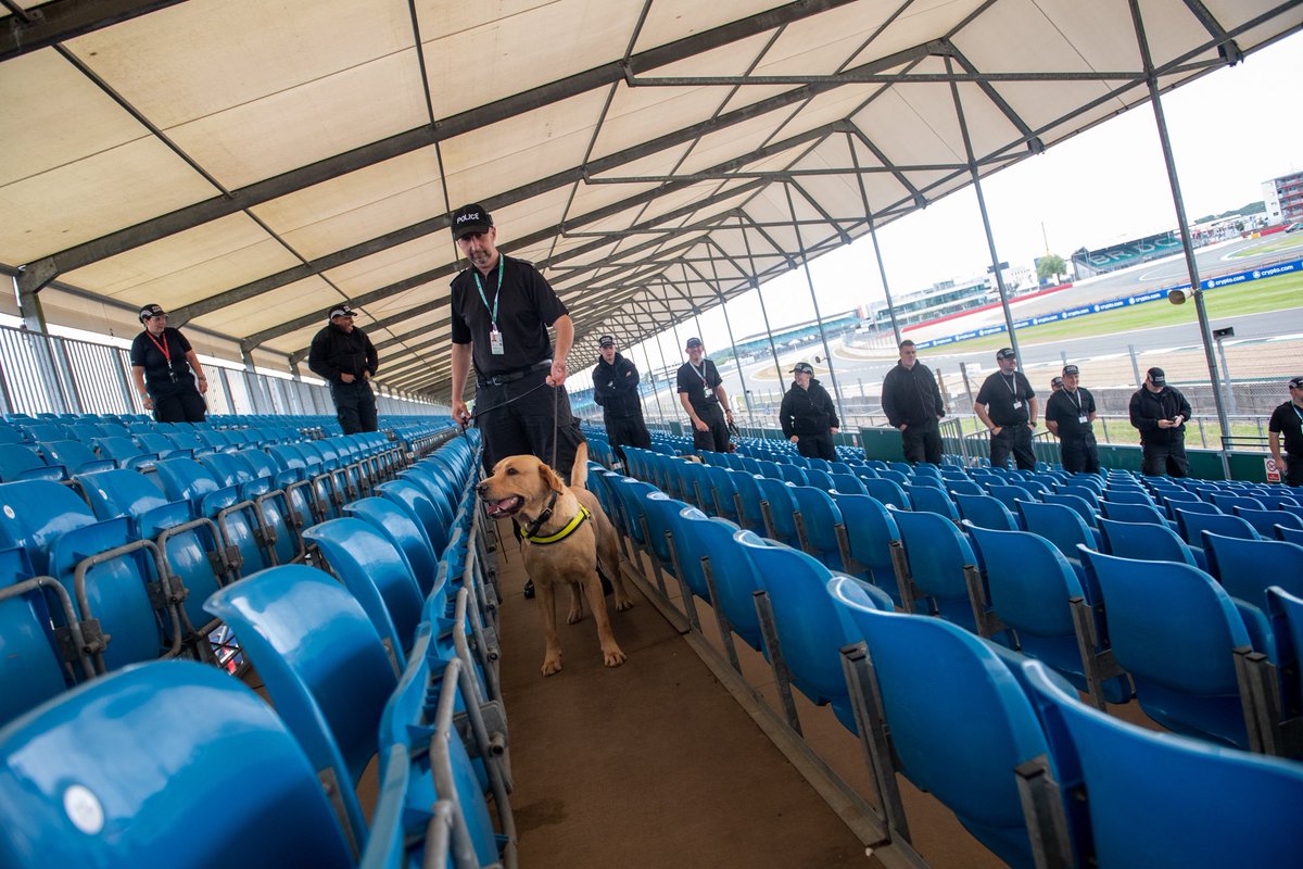 And a couple of pics of the team hard at work supported by our furry colleagues from <a href="/ThamesVP/">Thames Valley Police</a> and <a href="/leicspolice/">Leicestershire Police</a>