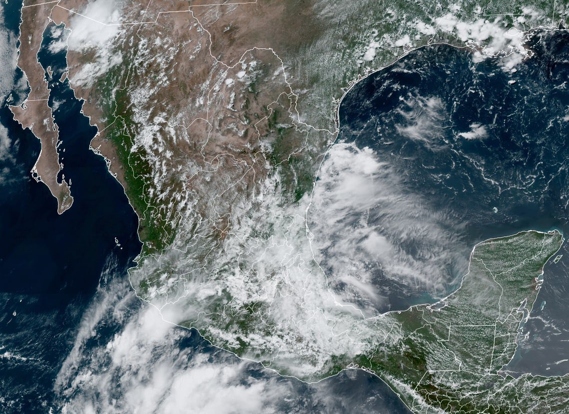 SkyAlertStorm's tweet photo. ⛈Lluvias - tormentas durante este jueves en Son, Sin, Dgo, Nay, Jal, Col, Mich, EdoMex, CDMX, Gro, Oax, Ver y Chis. Lluvias dispersas en NL, Tamps, Zac, SLP, Gto, Qro, Hgo, Tlax, Pue, Tab, Camp y QRoo.

⚠️Riesgo de inundaciones⚠️ https://t.co/elOy8Wr862