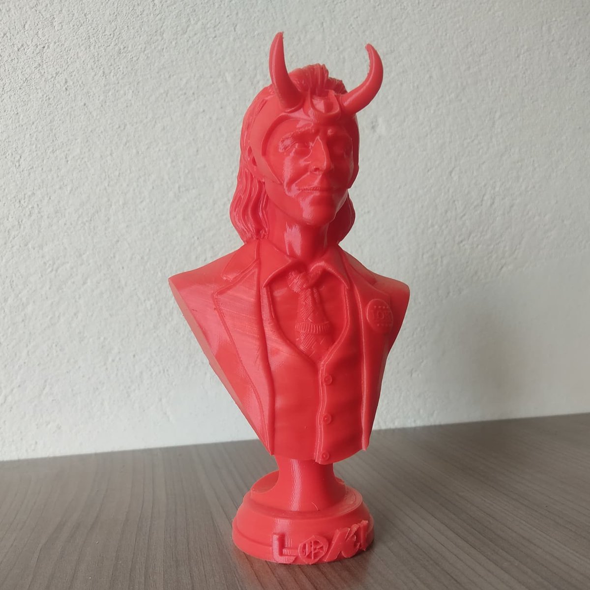 Boina_TV's tweet photo. Eae o que acharam da série #loki ?
Se quiser ter um Deus da mentira na estante ou na sua prateleira só chamar (pintamos também)
#loki #marvel #impressão3d #decor #decoracao #nerd #geek #cinema #serie #disney #disneyplus #disney+ #thor #asgard #tomhiddleston #guaratingueta https://t.co/w3aHlzaxW2