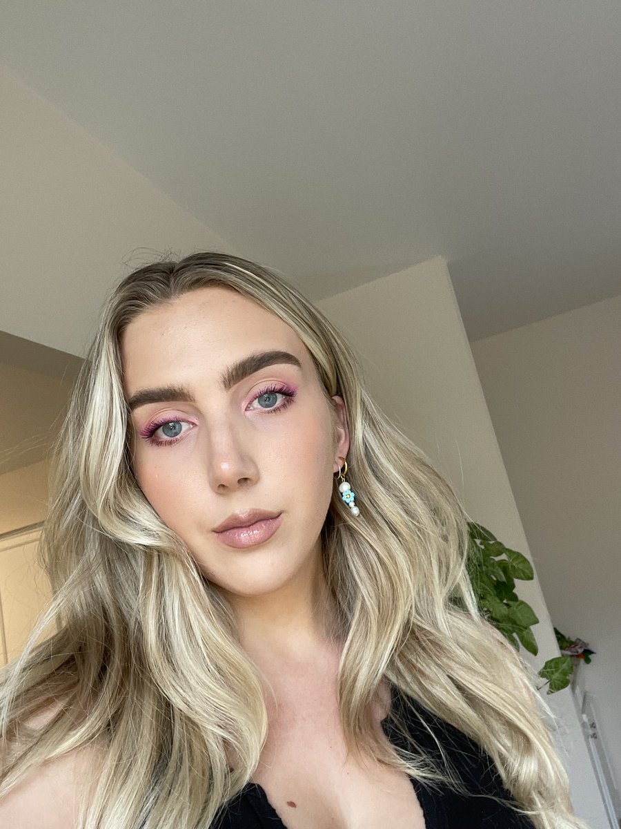 mikiahm's tweet photo. felt hot will probably delete once I think I’m ugly again😌 https://t.co/u5fcEgLMk3