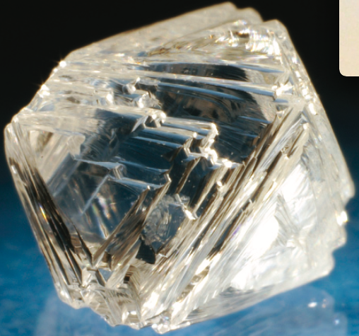 EquityDiamond's tweet photo. #KnowYourDiamonds #GroovedSerrated
1/4 #Grooved are the #fraudster's easy to fake"diamond" of choice. . Grooves are surfaces on a rough that show growth/resorption lines. This stepped (1.6ct) octahedron shows resorbed rounded triangular growth plates
@jayfella1972 
@zeethecoach https://t.co/HZ3sKml37t