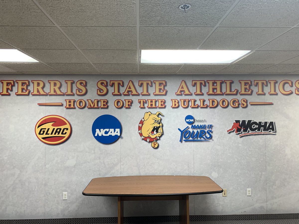 ChojnackiDevon's tweet photo. Had a great official visit to Ferris state university today!!! Had a great time visiting the place and meeting with the track coach!!!🟡🔴 https://t.co/6rjyDxglja