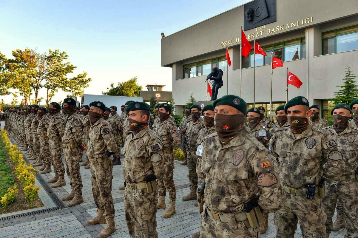 Yemin olsun ki; bu ülkenin içinde bir tane bile FETÖ'cü çer çöp bırakmayacağız.

Ne pahasına olursa olsun, burada Şehit verdiğimiz pırıl pırıl çocukların hesabını tek tek soruyoruz, sormaya devam edeceğiz.

O hainlere, bu dünyada da Cenab-ı Hakk'ın huzurunda da rahat vermeyiz
