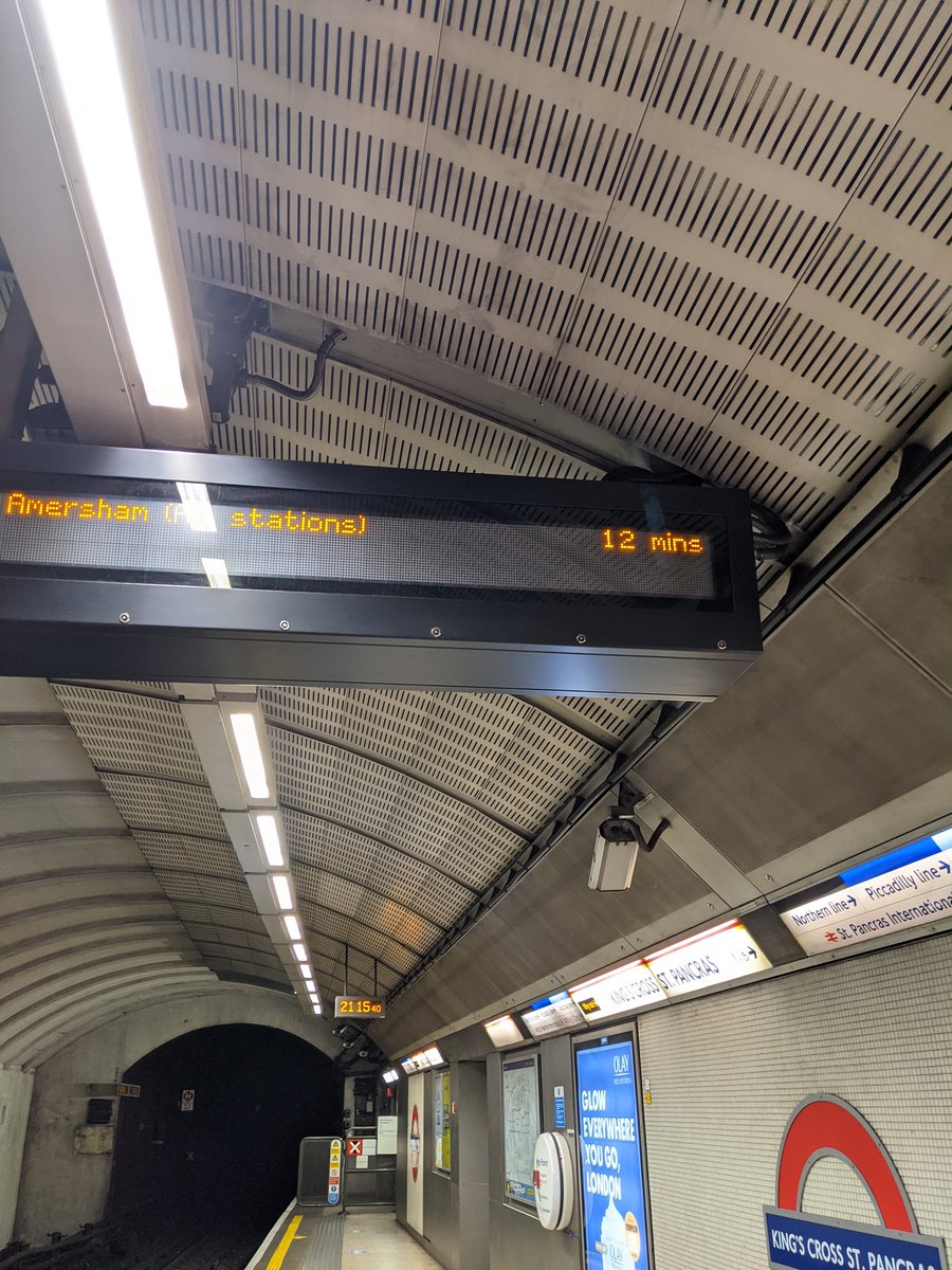 Kyzena's tweet photo. Remembering why I don't like commuting. Good service hey @tfl? #metline #delays https://t.co/vKaM60yZ2N