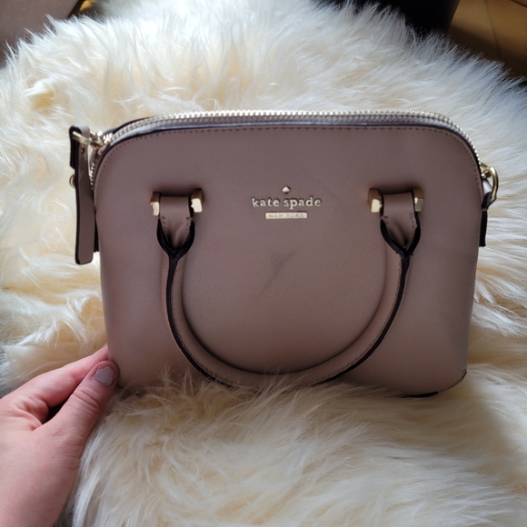karleygreer's tweet photo. So good I had to share! Check out all the items I'm loving on @Poshmarkapp #poshmark #fashion #style #shopmycloset #hunter #katespade #ugg: https://t.co/7ZrPaMPv0r https://t.co/HsiXTqFvMB