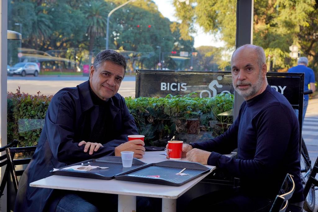 jorgemacri's tweet photo. He tomado la decisión de no encabezar una tercera lista en la las próximas elecciones. Llego a esta decisión convencido de que todos debemos ceder para fortalecer algo mas grande que cada uno de nosotros. Yo hago este gesto, y creo que también otros deben hacerlo (sigue) https://t.co/Aa9KSzDP3w