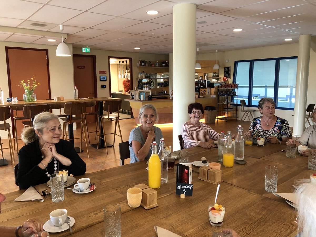 CorryZijl's tweet photo. De jaarlijkse lunch, een bedankje voor de #vrijwilligers, dit keer in het #sporthuisAbcoude geweldig goed verzorgd door Marco van #desprong #fairtradegeentedrv #gerunddoorvrijwilligers #brugstraatabcoude https://t.co/43Bv1nNzG9