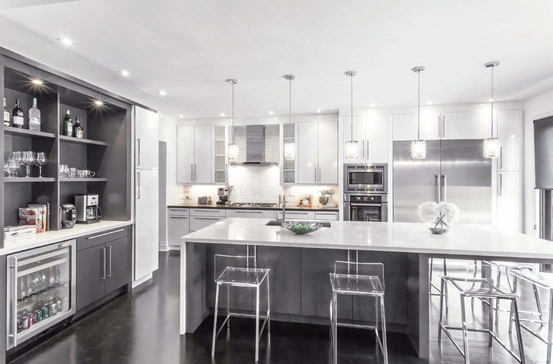 Design experts share their tips for creating a stunning space!

Photo Source: Sharp Appliances

Creating the Ideal Kitchen

MULTI-LEVEL ISLAND The island is a workhorse in a kitchen and having multiple levels enhances the look and function of a kitchen.

canadianhometrends.com/kitchen-rules-…