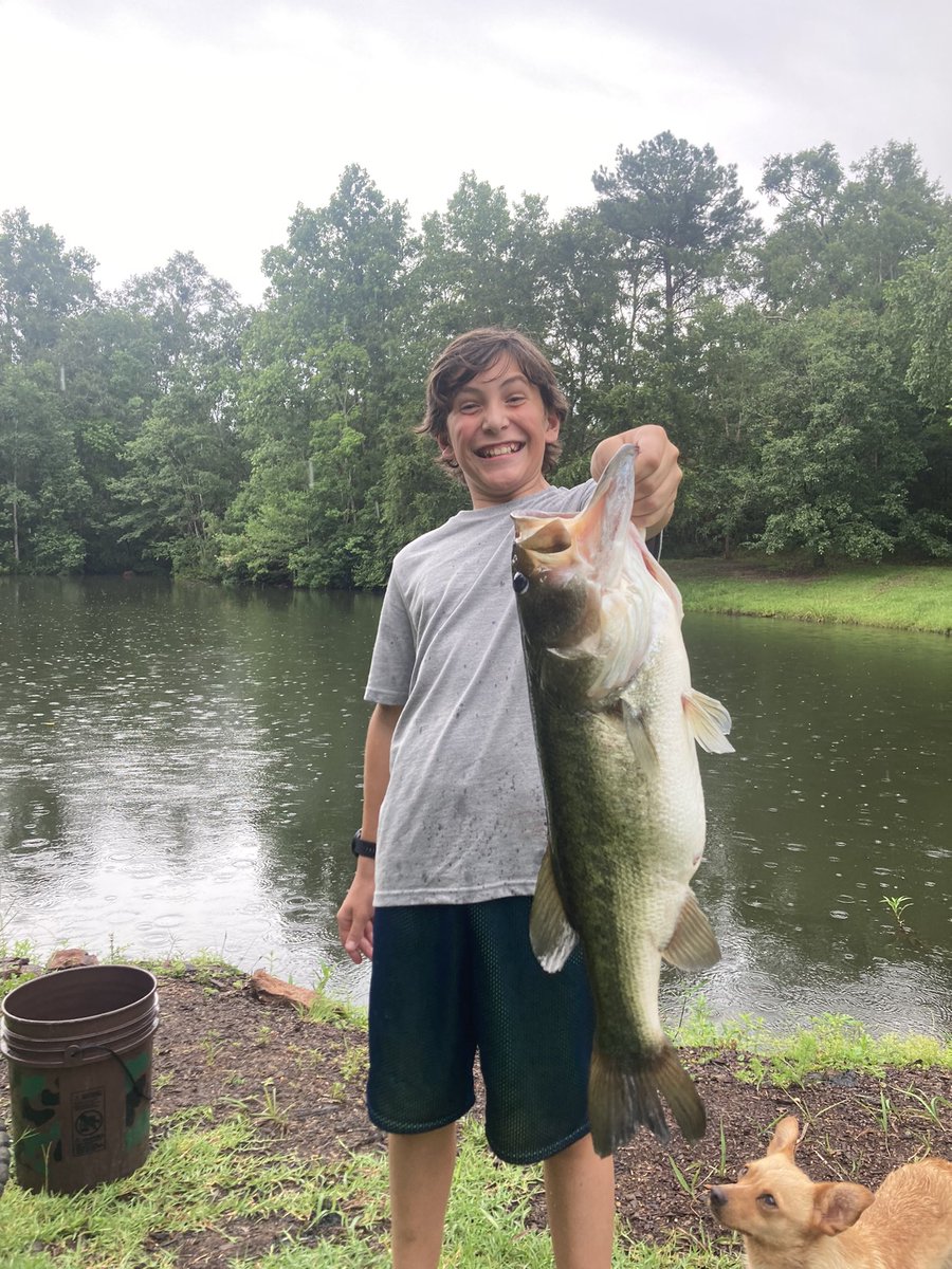JDBrewer8's tweet photo. 11lb STUD!  My boy is going to have a tough time breaking this PB.  Congrats son!!         #BassElite #bassfishing #fishing #fishing_lovers_usa #alabamabass #kidsfishing #lewsfishing @BassProShops @Lews_Fishing @MajorLeagueFish @Take_Me_Fishing @simmsfishing @ZOOMBaitCompany https://t.co/LTaUMbYBF9