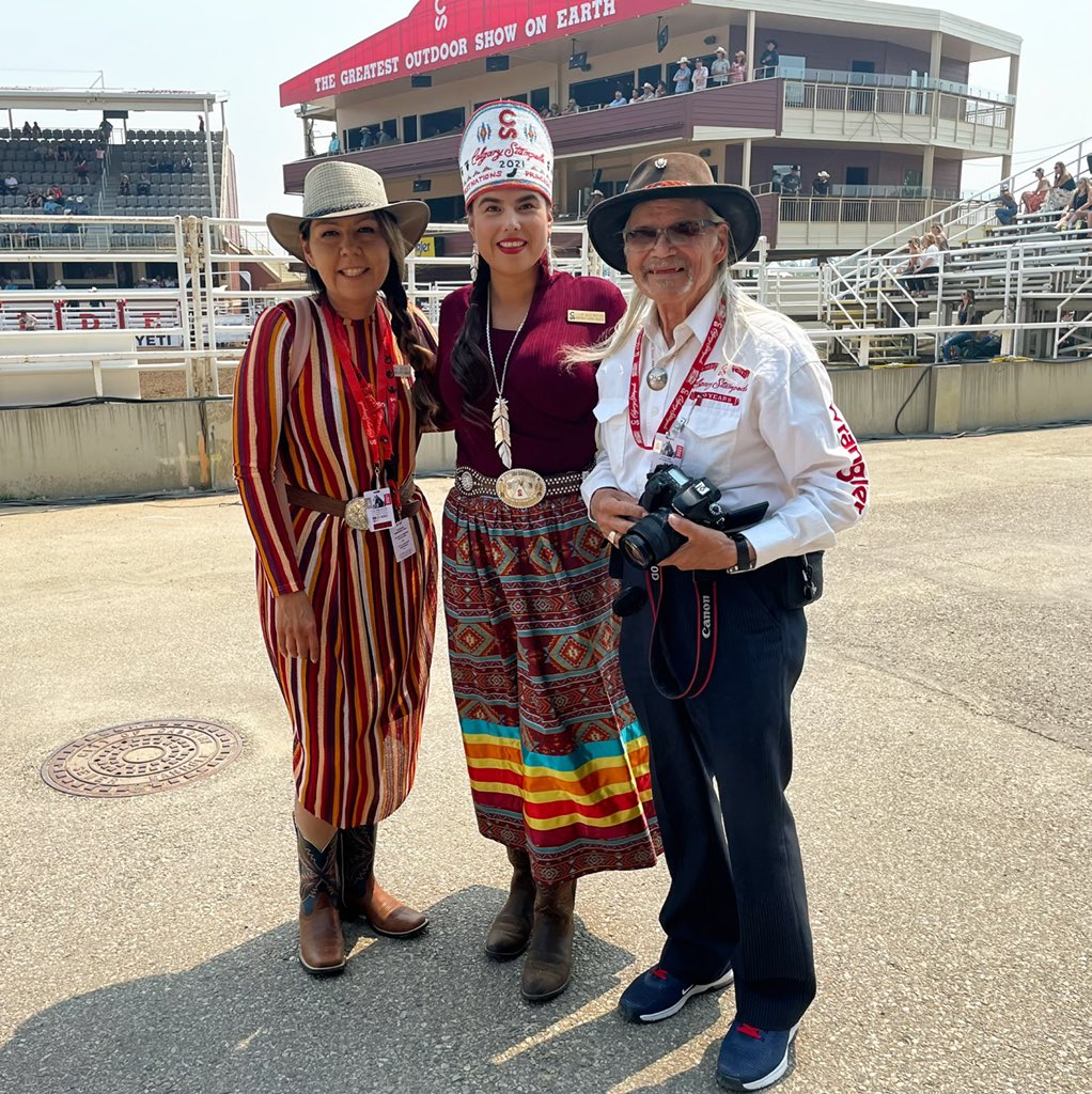 LowaBeebe's tweet photo. Elder Terry Lusty this afternoon @CS_Rodeo He is a well-known activist, historian, author, journalist, poet, artist, and survivor of Canadaโs residential school system. 2021 is his 58th year participating! #indigenous #metis #elder #stampede2021 #csrodeo #rodeo #yyc https://t.co/lCENlOyC16