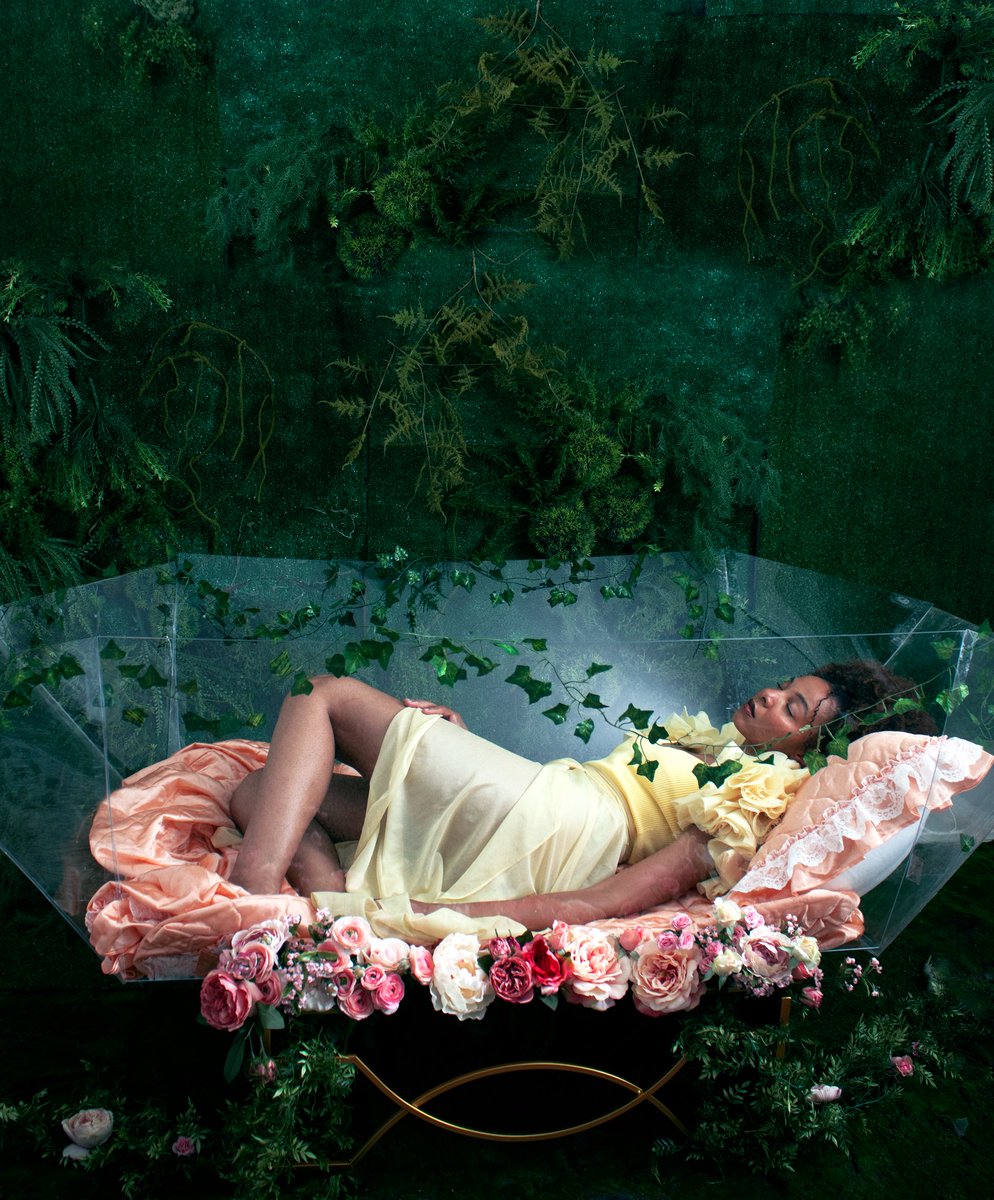 kihmberlie's tweet image. Snow White but add a little bit of...✨spice✨