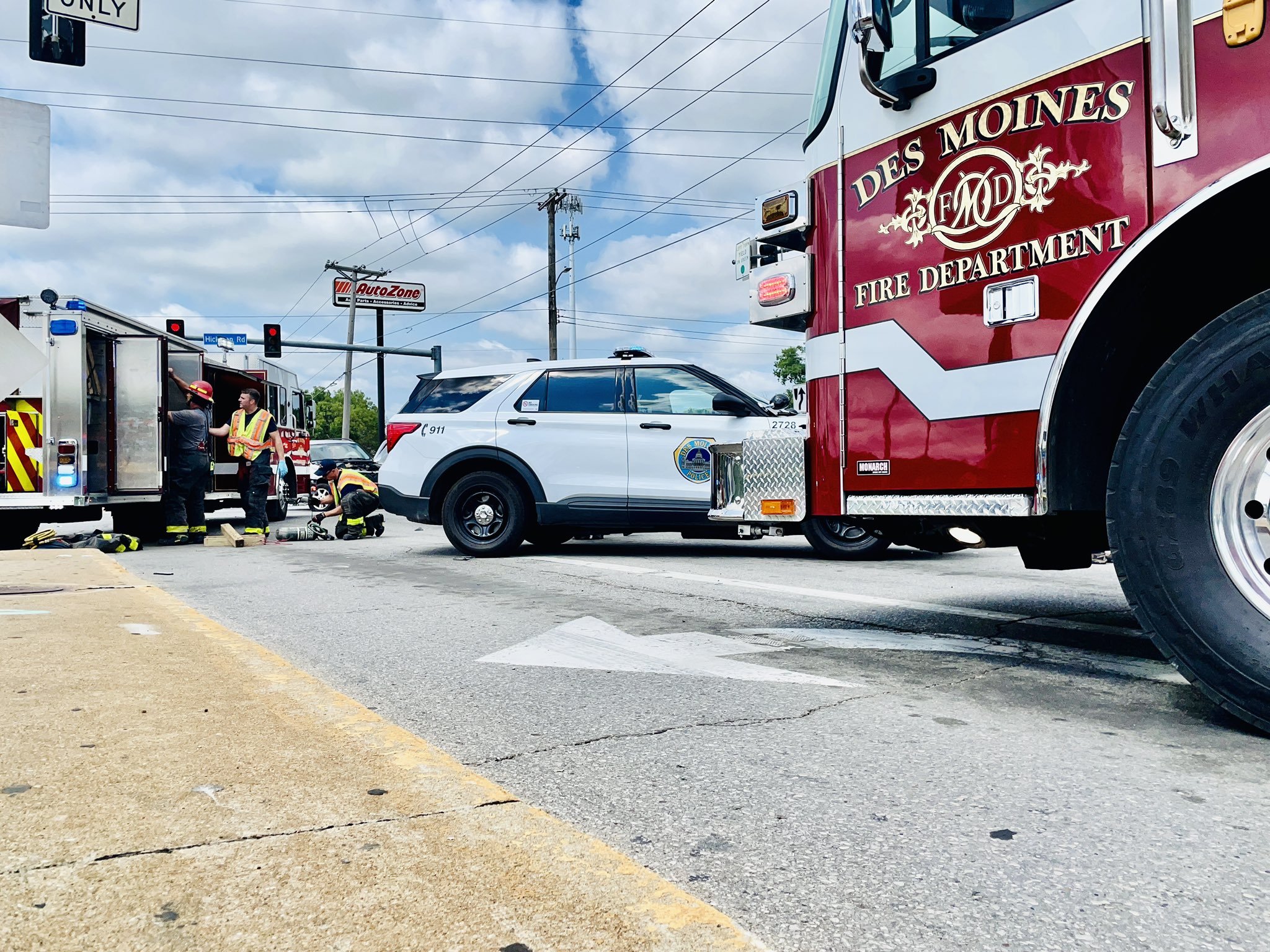 Des Moines Police on Twitter "***TRAFFIC ALERT*** A multivehicle crash has the intersection of