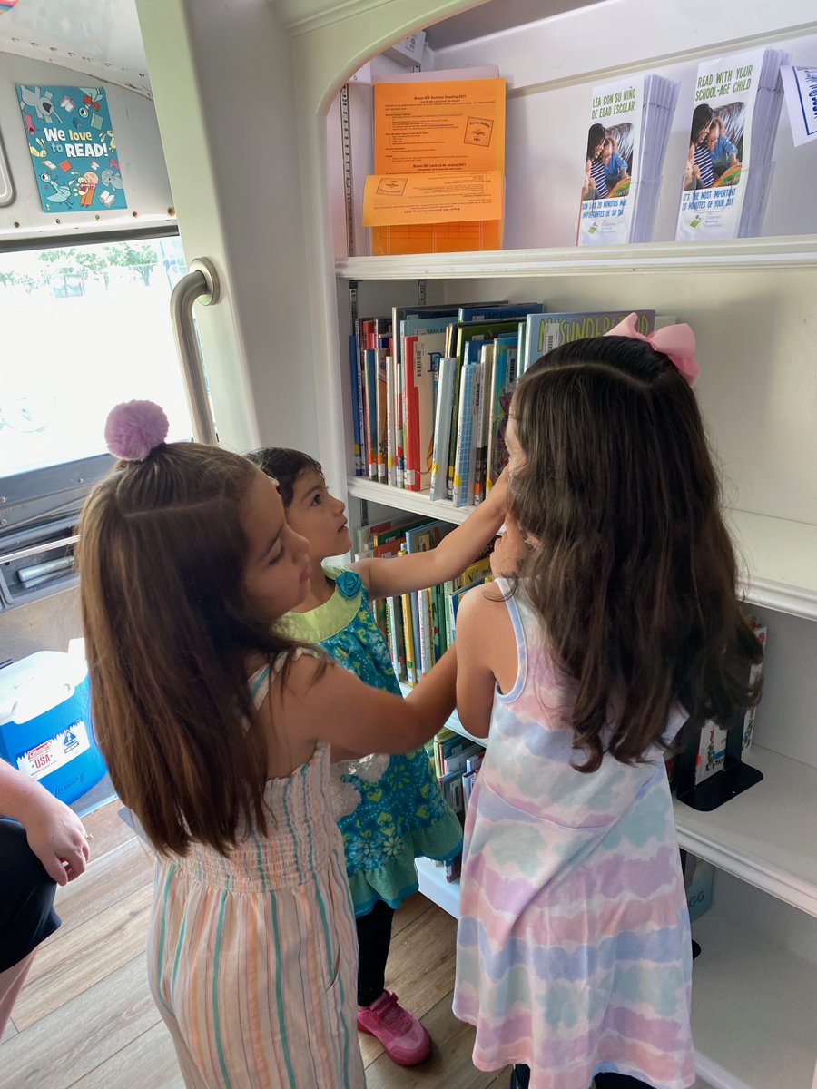 BISD_Libraries's tweet photo. Great #BISDWordsOnWheels day @Bonham_BISD!  Had some great visitors, heard some great stories, &amp; checked out a lot of books! 
Looking forward to our stops next week! https://t.co/JPOwFG3UJY #ReadAllSummer @BryanISD  @BISD_ITech @Jones_BISD @Ross_BISD @Branch_BISD @Navarro_BISD https://t.co/YaGN3P9M7U