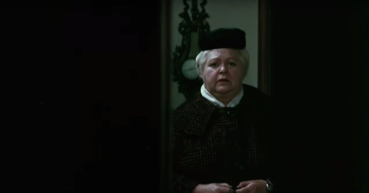 Estambul65's tweet photo. "This is Tess Howard. She operates our switchboard -- we call her the Communications Director."
Fran Stevens as Tess Howard in SILENT NIGHT, BLOODY NIGHT (1972). #Slasher #subtlehumor https://t.co/5rpY8rt8SN