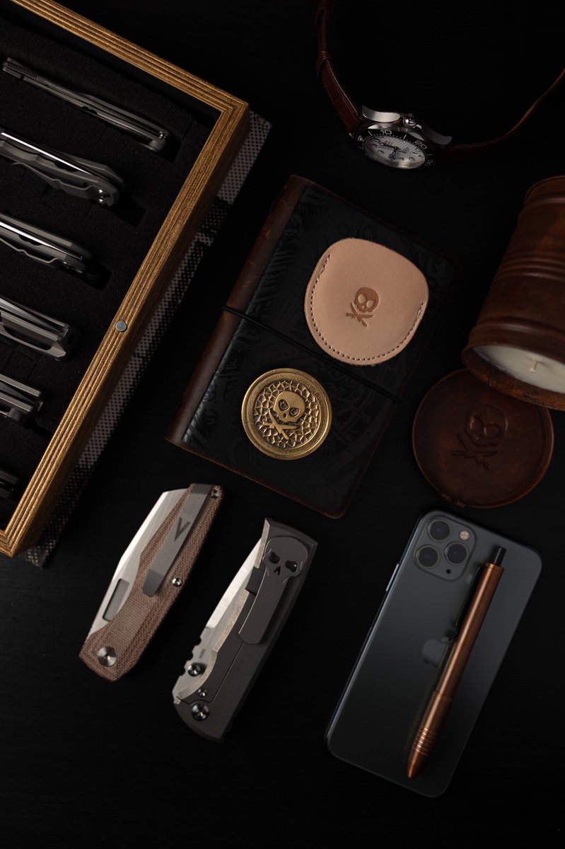 way2wei's tweet photo. @muhammadljunaid #knives #couteaux #edc @petermckinnon @petespiratelife #veroengineering #chaves #bougie #candle #omega https://t.co/GROrd8HdwQ