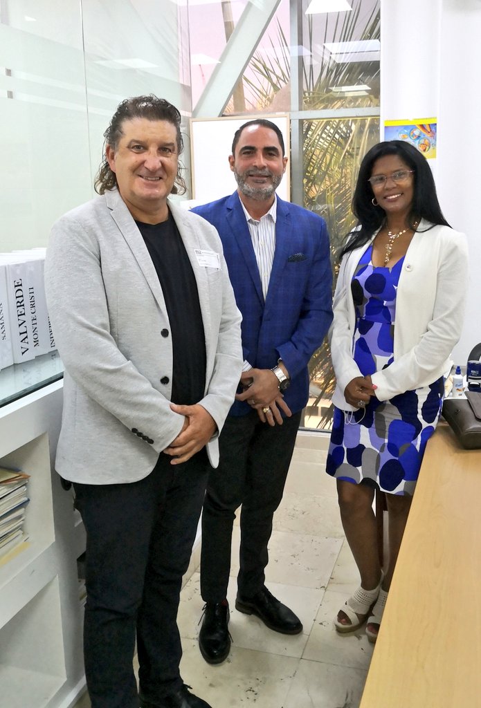 Nos honra recibir a Oscar Faes y Andrea Suero del Centro Educativo Cometas de Esperanza, un centro modelo de educación pública, candidato al Premio Iberoamericano de la Calidad (FUNDIBEQ) en abril del 2022. En <a href="/EducacionRDo/">Ministerio Educación RD</a> apostamos a ustedes.
<a href="/RobertoFulcar/">Roberto Fulcar</a> <a href="/cometas_ong/">Cometas de Esperanza</a>