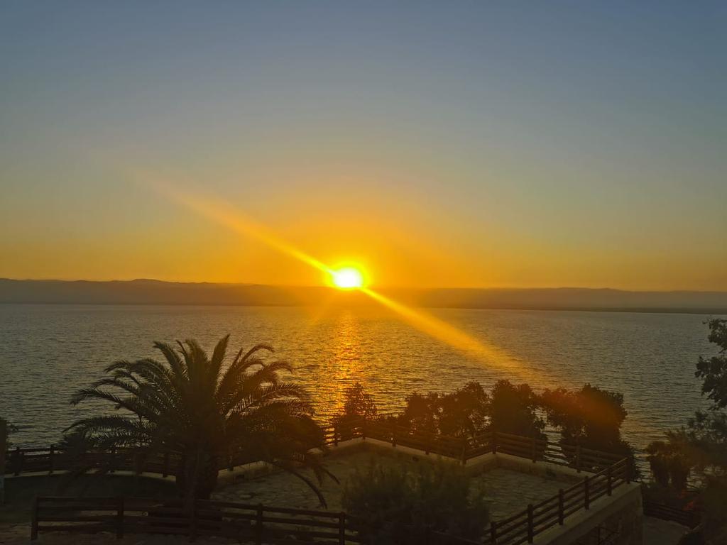 RamziMaaytah's tweet photo. #DeaSea #Jordan stuning sunset on #Weekend   perfect #getaway holiday on lowest point on earth fill you lung with #O2 while bathing mineral bath #spa https://t.co/YbL4g2aP1O