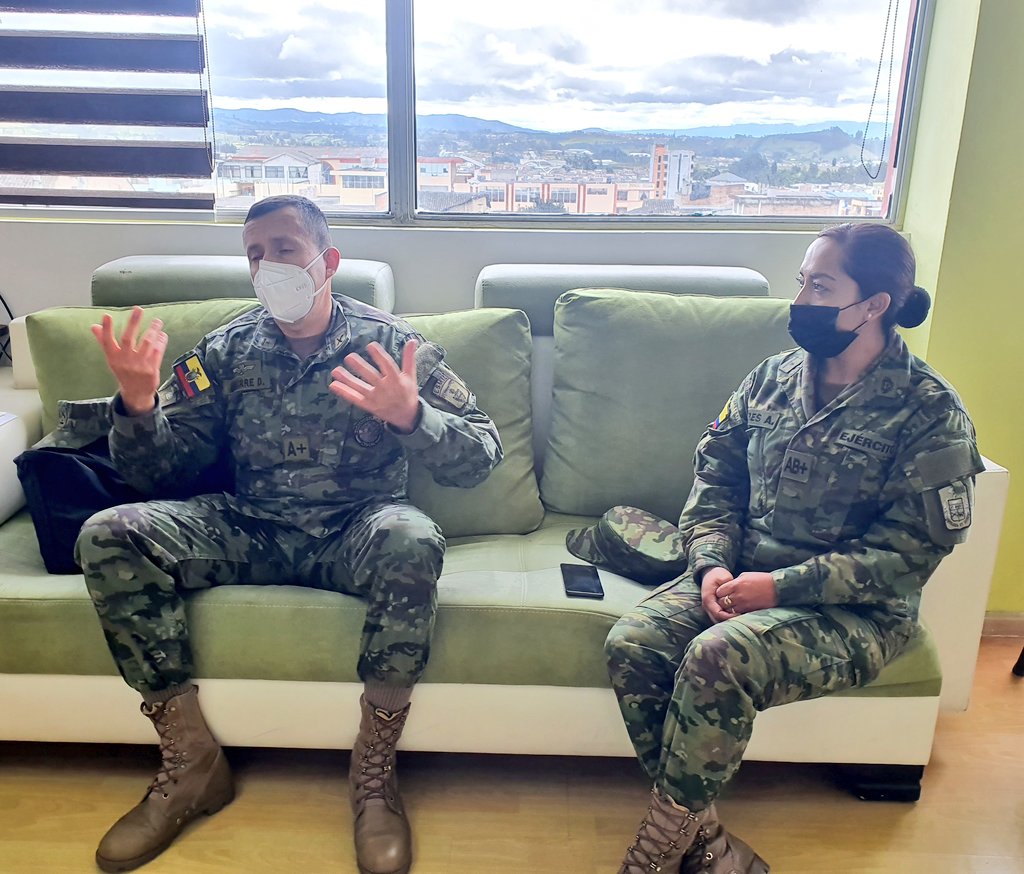 GoberCarchi's tweet photo. El gobernador de Carchi, Lic. @yacomarlon Martínez, recibió al Myr. Diego Aguirre, Jefe de Comunicación de la @esmilecuador para coordinar la visita a Tulcán de 500 cadetes desde el lunes 19 al viernes 23 de julio, quienes cumplirán actividades militares, deportivas y religiosas. https://t.co/CkWym5gdgm