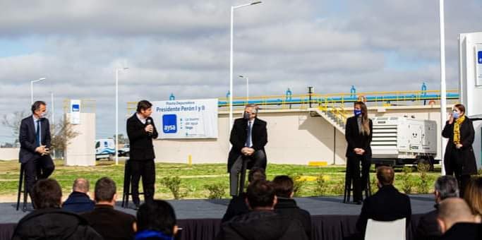 YaninaBasseok's tweet photo. Hoy estuve presente acompañando al Pte @alferdez ,al Gdor @Kicillofok y a la Intendenta @BLANCAHCANTERO a la inauguración de la planta depuradora de AYSA en el barrio Agrocolonia Guernica, Presidente Perón @Somos_bdpBsAs @danimenendezok
#ProvinciaEnMarcha
#PtePeron https://t.co/w8Mm03eH3D
