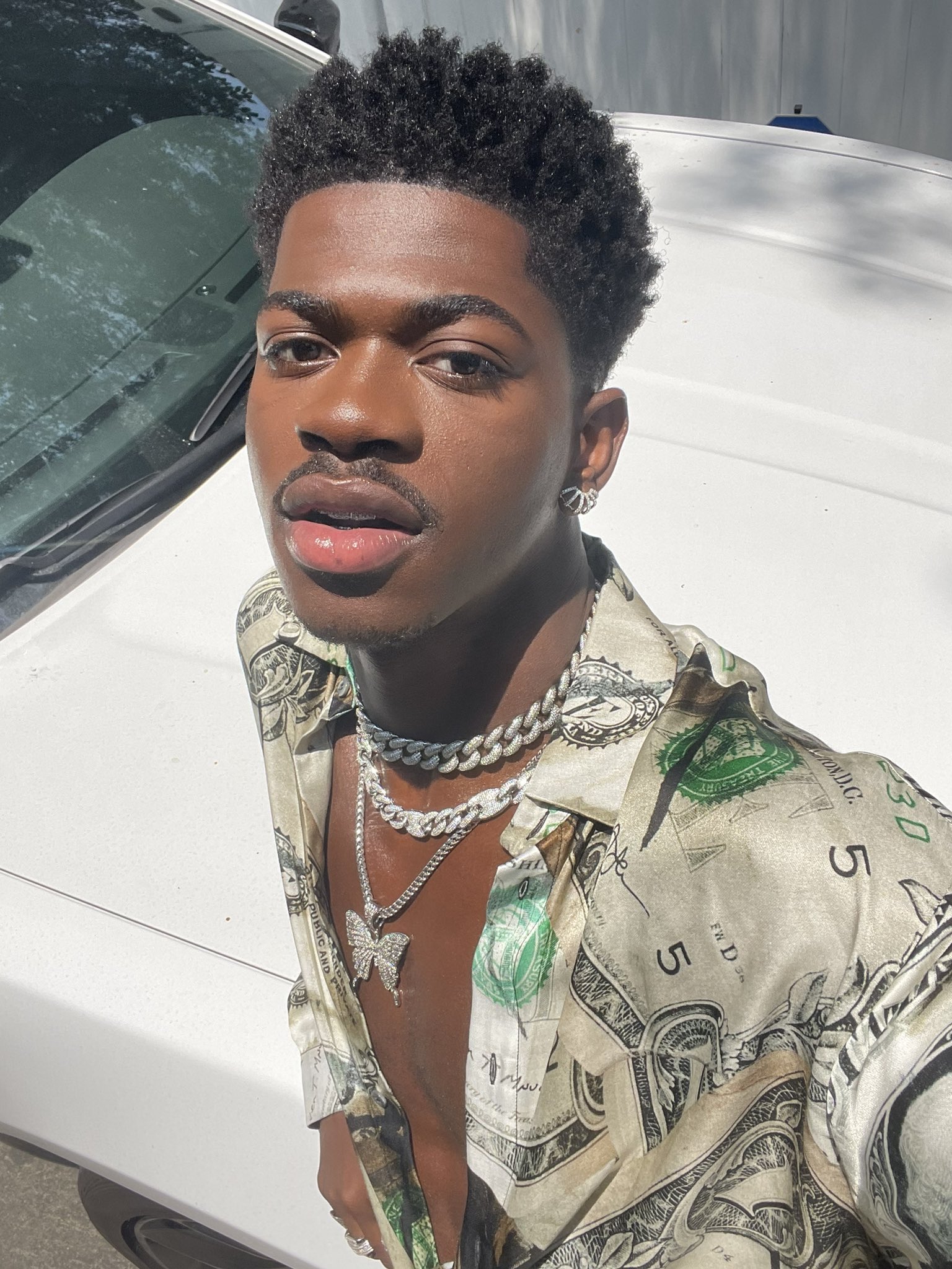 im not reading all that on Twitter "special announcement soon 💵🤍 https