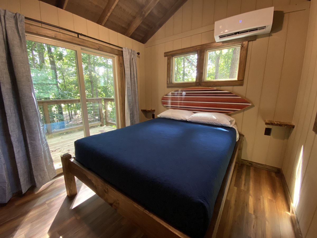 CherryTreesort's tweet photo. The Master Bedroom in the new “Tolson” treehouse. What a badass room and even cooler headboard! #cherrytreesort #Thetolsontreehouse https://t.co/Mw0Sp1UFwv
