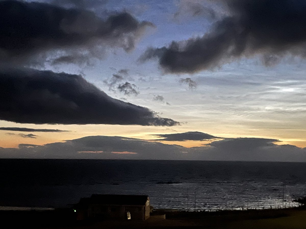 IanCMBE's tweet photo. I took this picture at 00:20, as I *strolled* back from the Officers’ Mess at Lossie…. ☺️
#NorthernSun #Moray https://t.co/hdyFP7UJKM