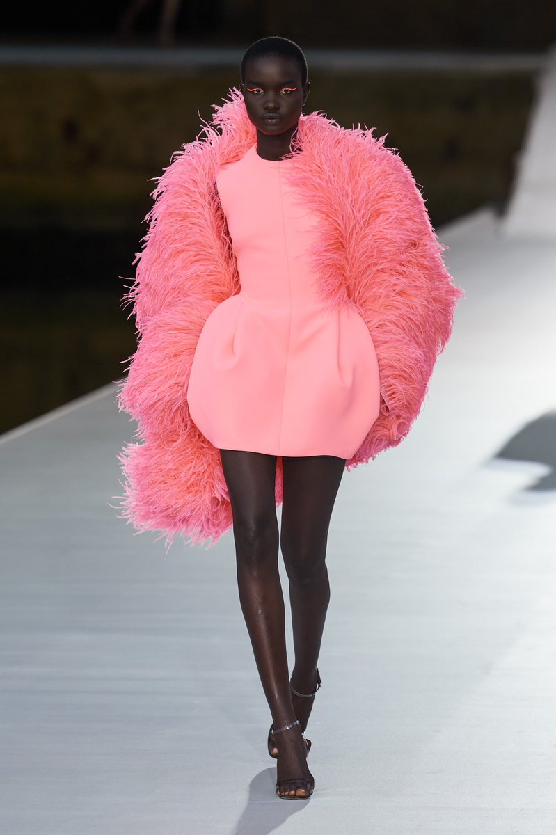 flyrebel's tweet photo. Pierpaolo’s lens on couture is just…… so modern &amp; fresh! It’s just always so damn good!! He is the reining master of color tbh! https://t.co/iVp0YFgiTe