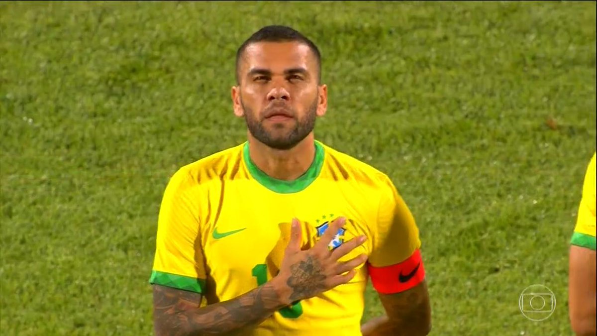 Ainda é o melhor lateral direito que nós temos.